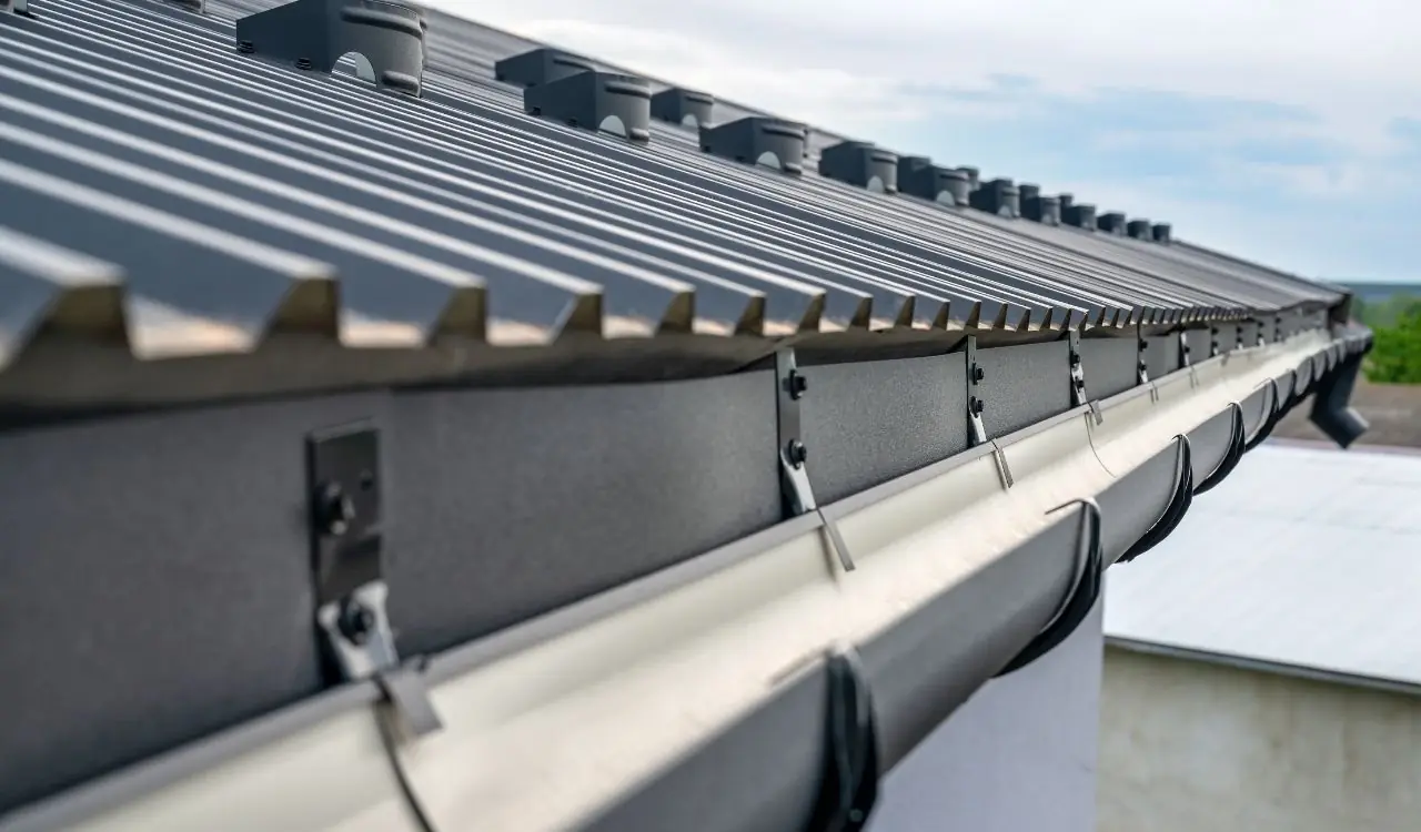 Sagging gutter repair and replacement by Scarlet Roofing & Gutters